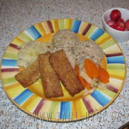 Tempeh se sladkokyselým zelím a kroupy